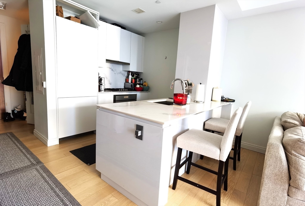 133 Seaport Blvd # 1510 Property Photo 4