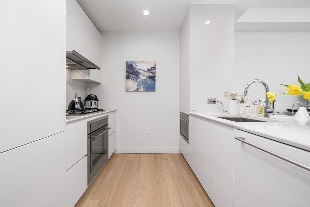 133 Seaport Blvd # 1510 Property Photo 10