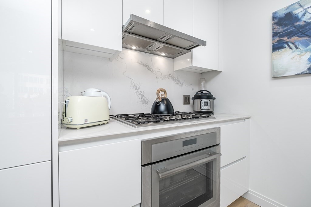 133 Seaport Blvd # 1510 Property Photo 11