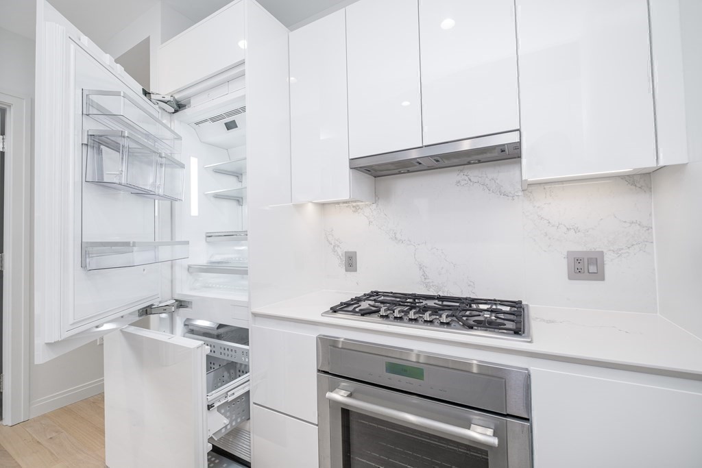 133 Seaport Blvd # 1510 Property Photo 12