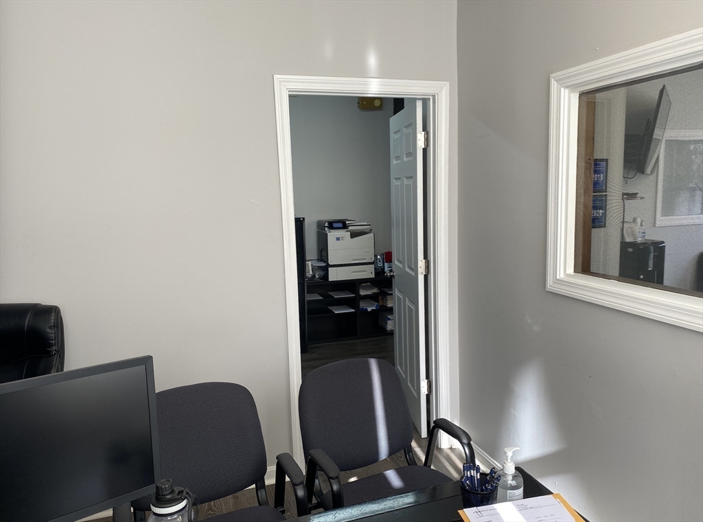 495 Medford St Property Photo 4