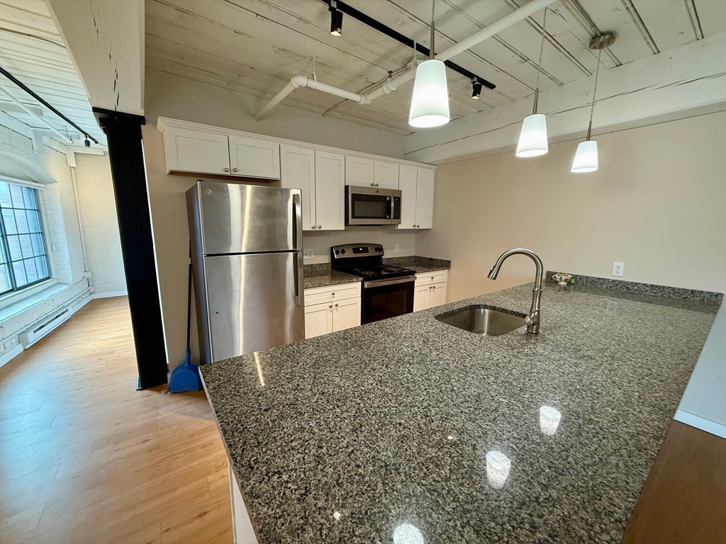 55 Sterling St # 213 Property Photo