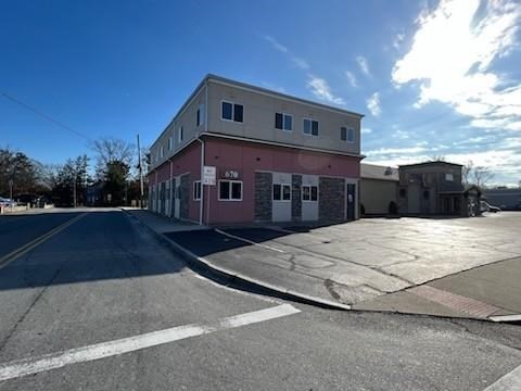 670 Washington St Property Photo 7