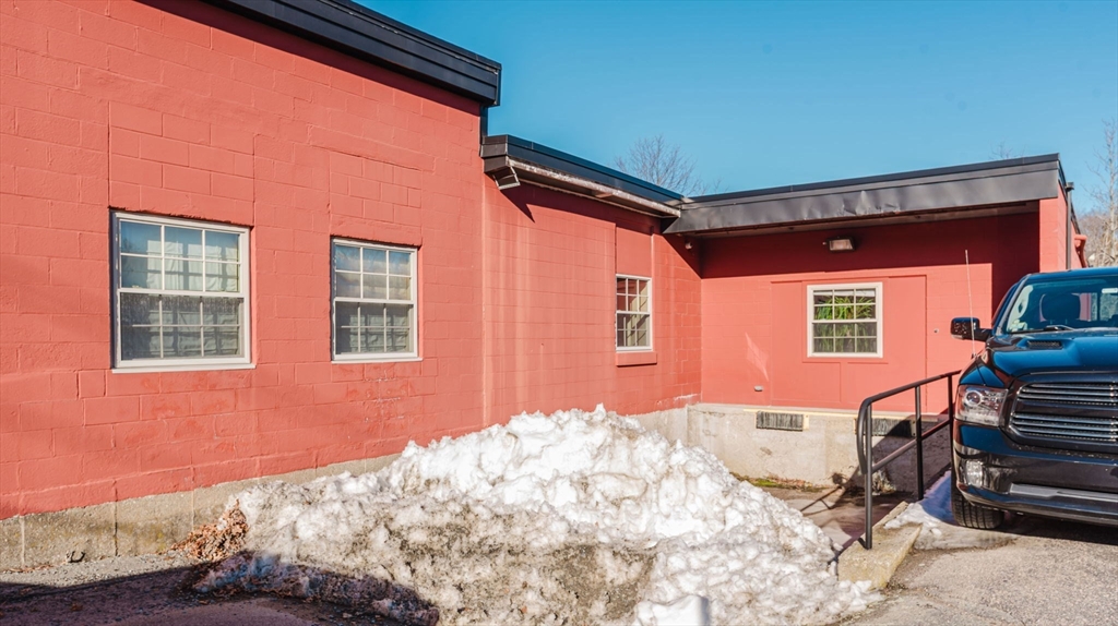 228 Oneil Blvd Property Photo 4
