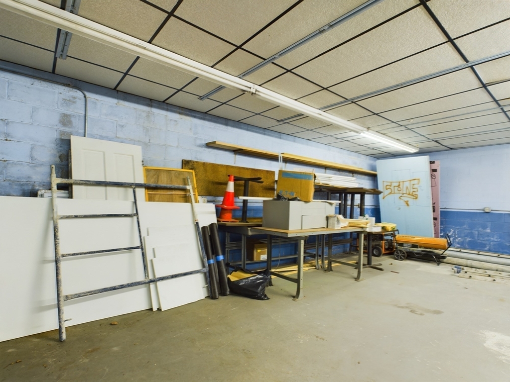 9 Ash St # A Property Photo 5