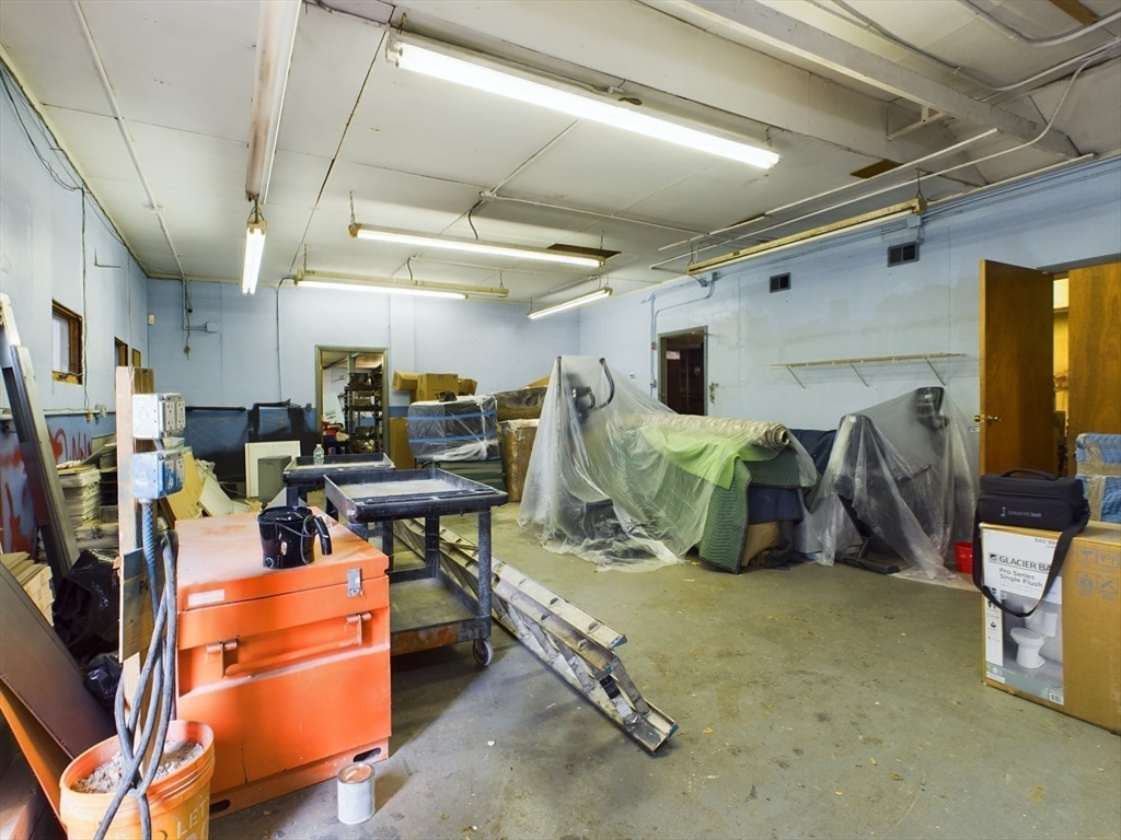 9 Ash St # A Property Photo 6
