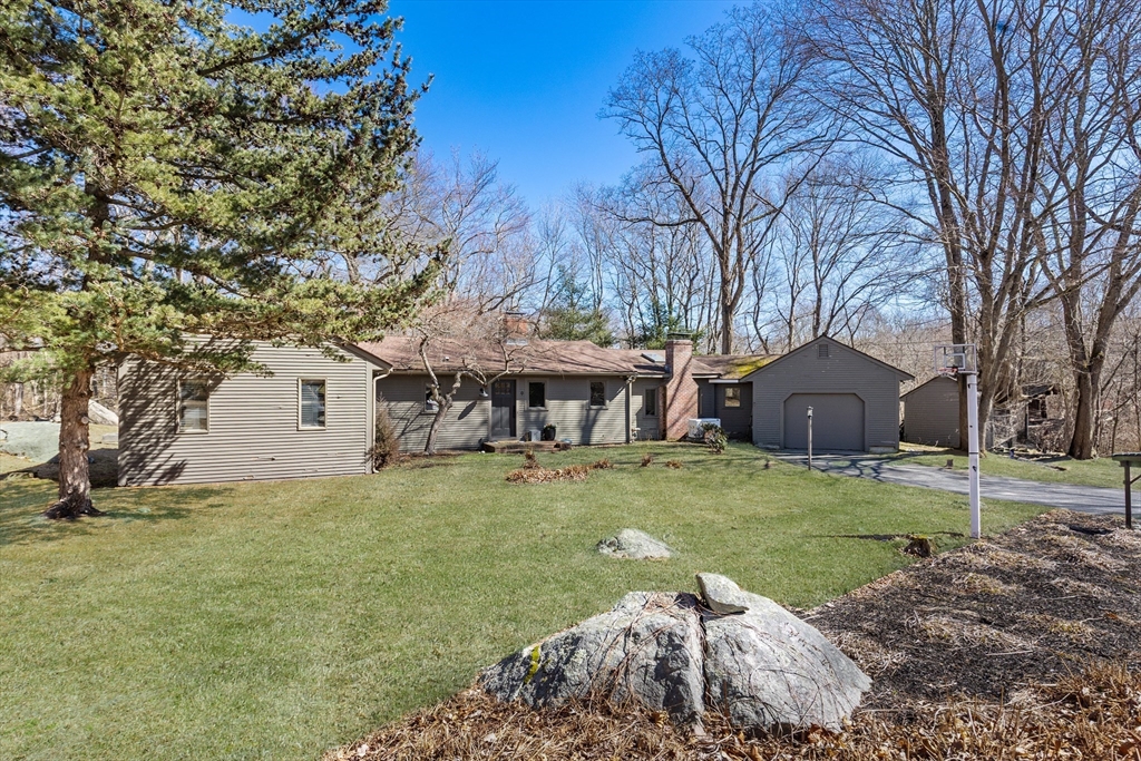 9 Locust Rd Property Photo