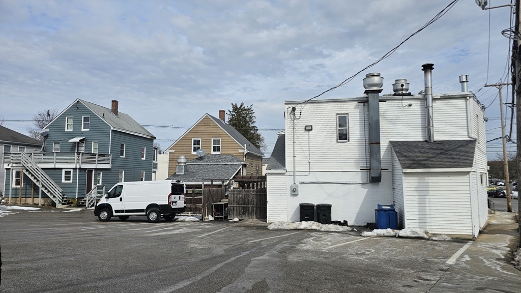 143 Central St Property Photo 4