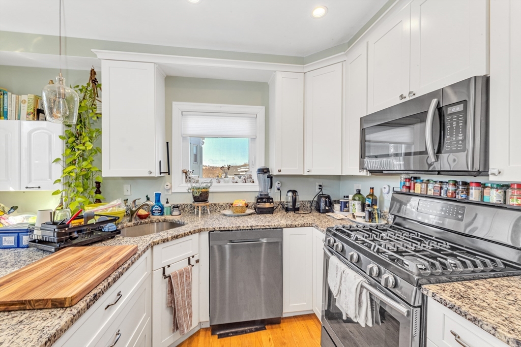 47 Metropolitan Ave Property Photo 3