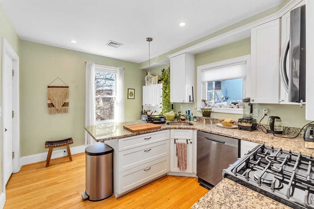 47 Metropolitan Ave Property Photo 4
