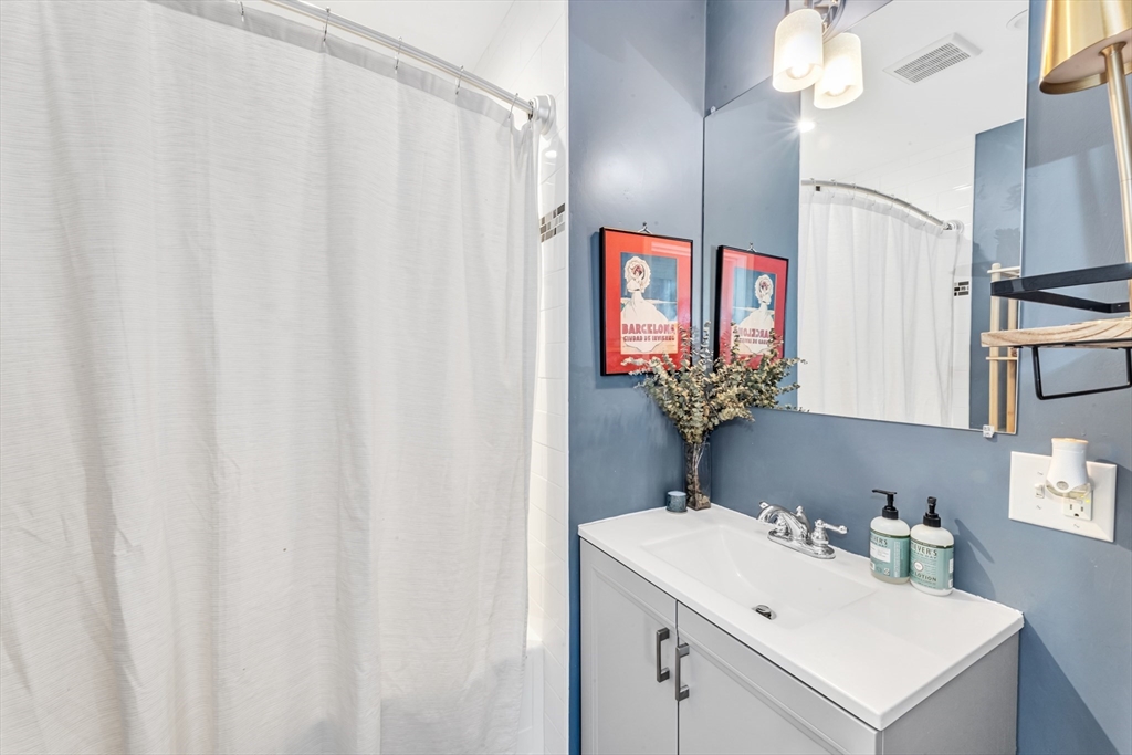 47 Metropolitan Ave Property Photo 8