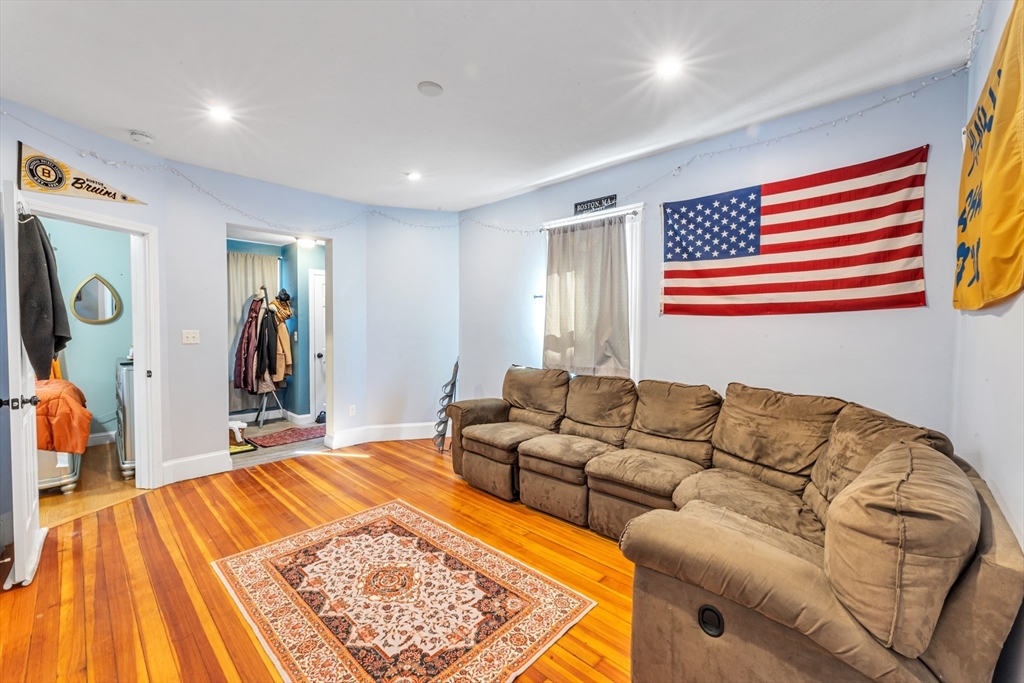 47 Metropolitan Ave Property Photo 25