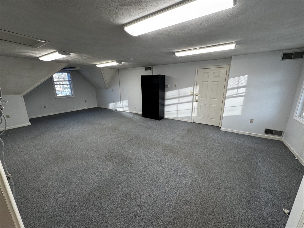 1147 Main St # 214 Property Photo 6