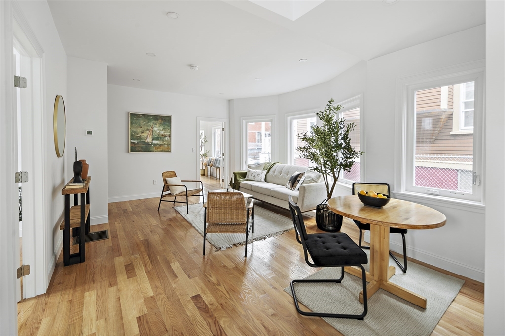 24 Montrose St Property Photo 4