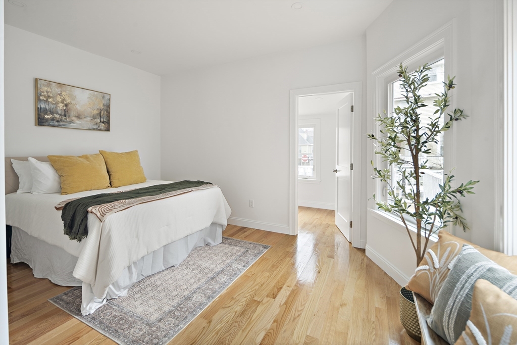 24 Montrose St Property Photo 5