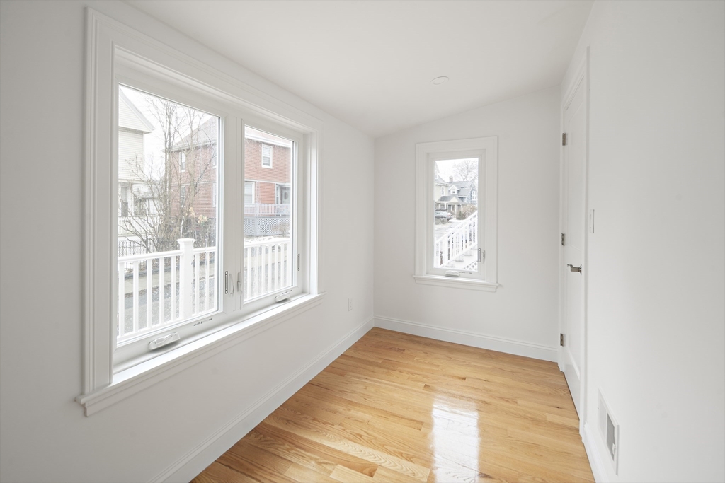 24 Montrose St Property Photo 6