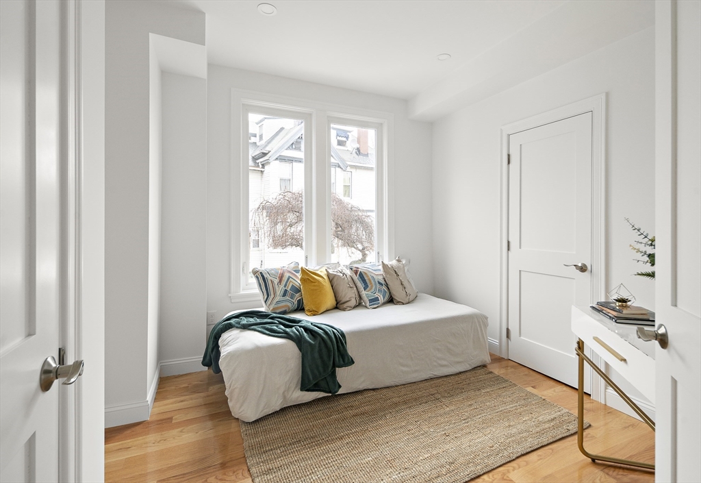 24 Montrose St Property Photo 8