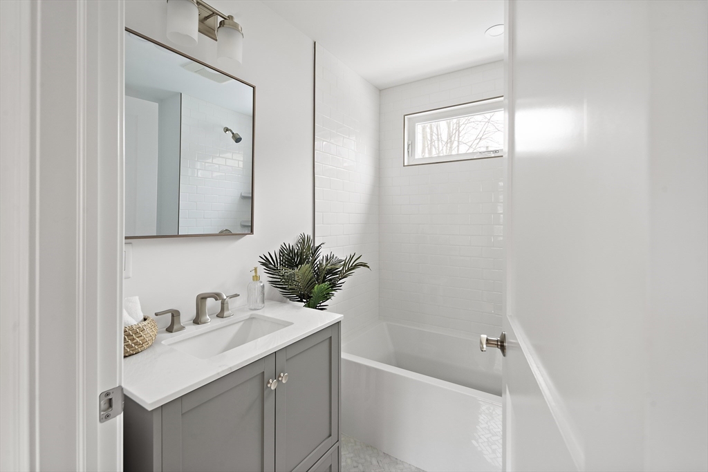 24 Montrose St Property Photo 12