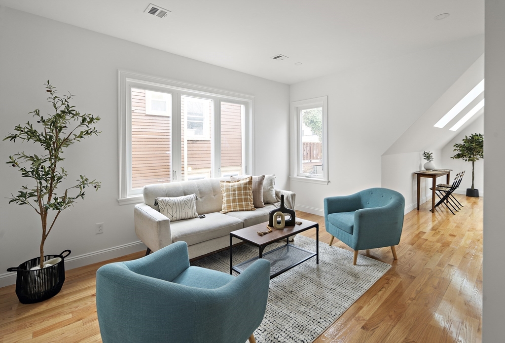 24 Montrose St Property Photo 15