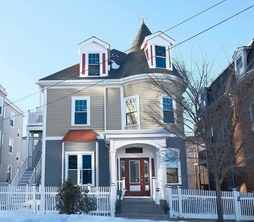 24 Tudor St Property Photo 1