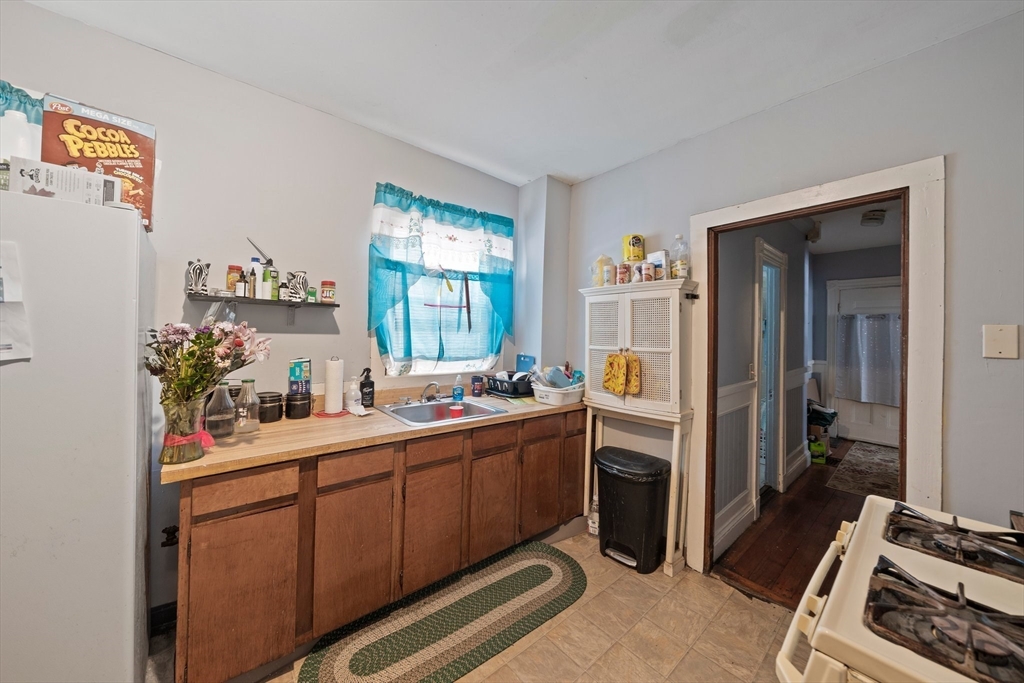 707 Washington St Property Photo 3