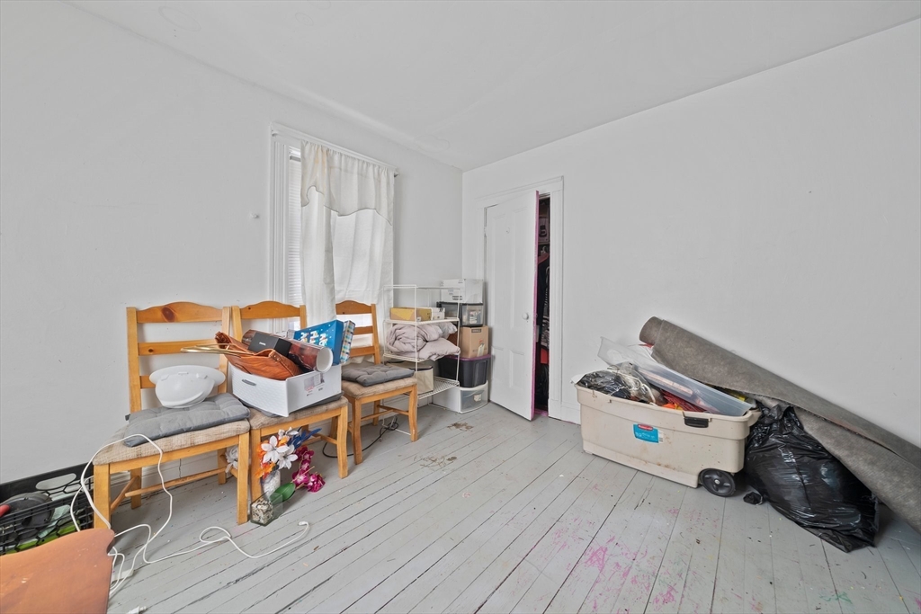 707 Washington St Property Photo 5