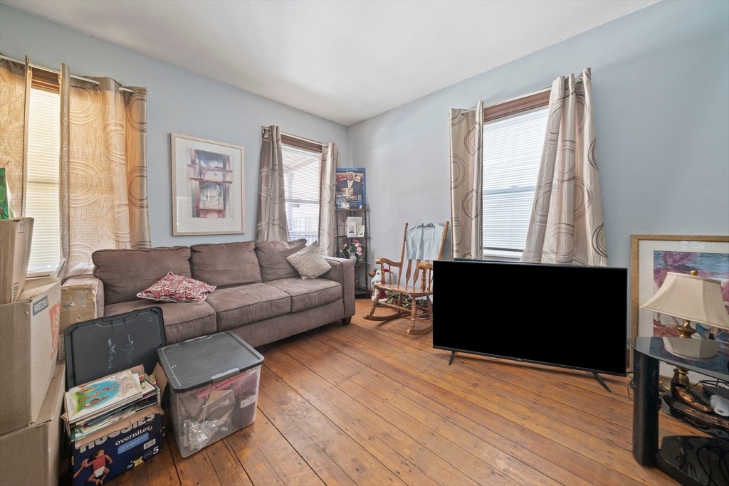707 Washington St Property Photo 6