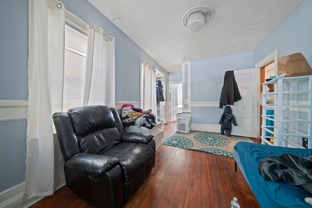 707 Washington St Property Photo 7