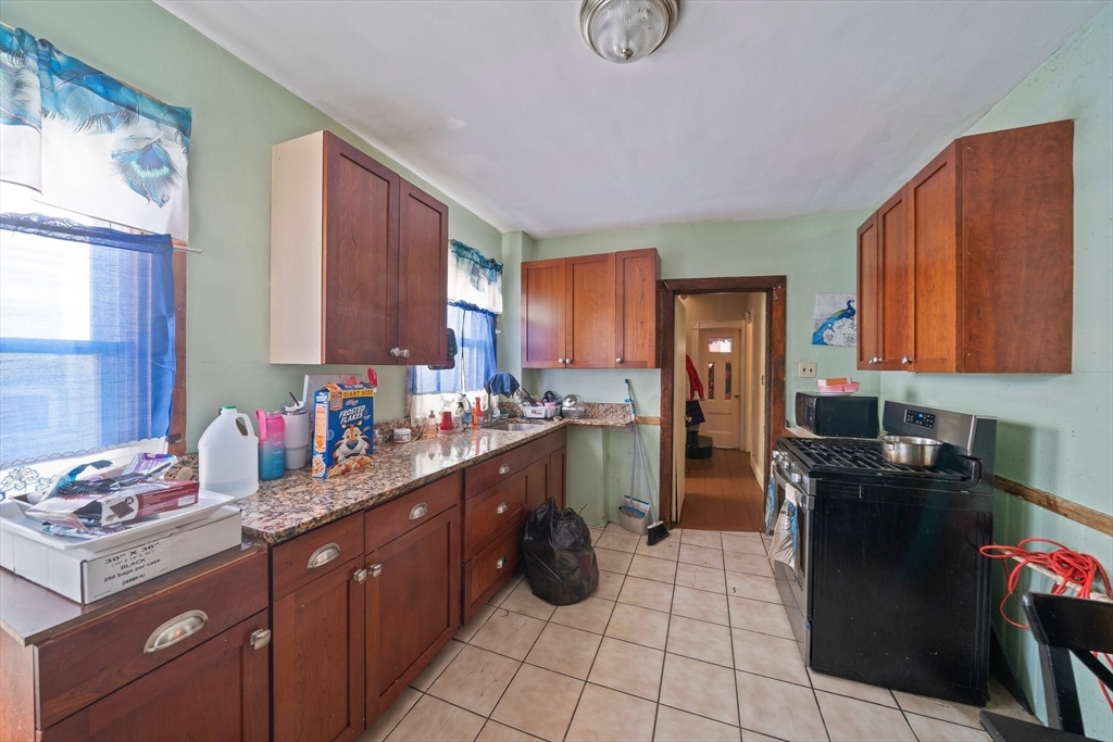 707 Washington St Property Photo 10