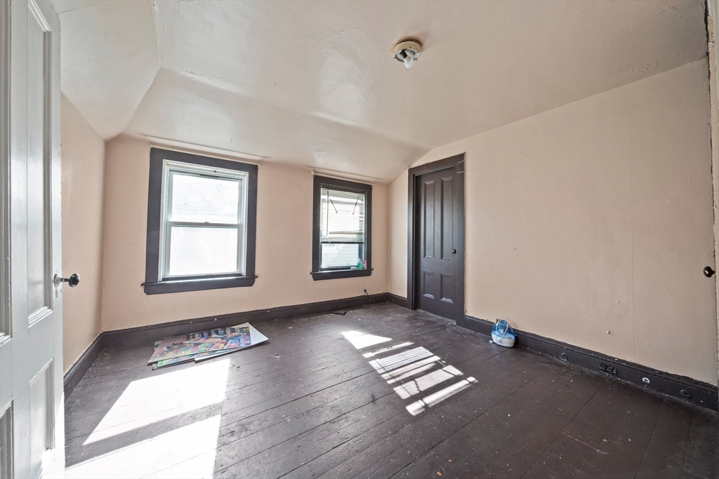 707 Washington St Property Photo 13