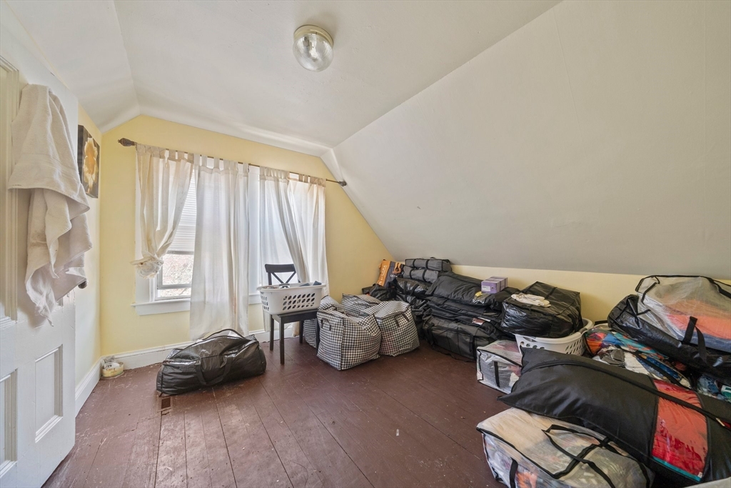 707 Washington St Property Photo 14
