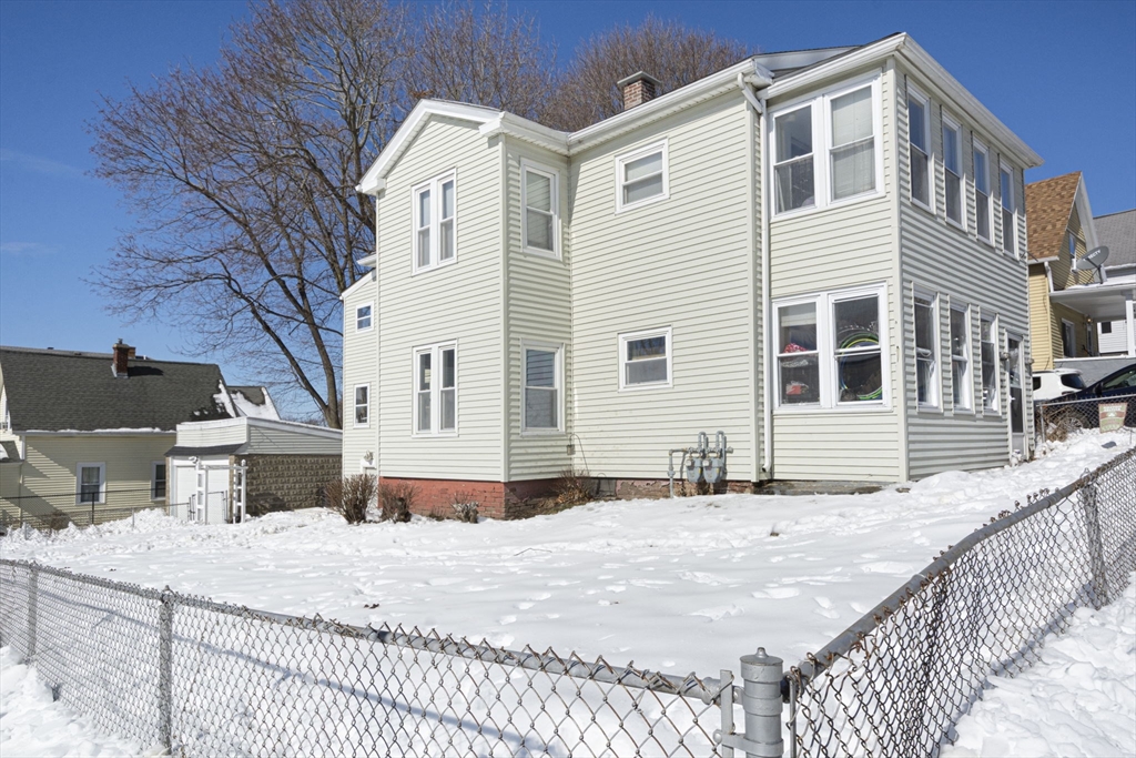 21 Orient St Property Photo 2