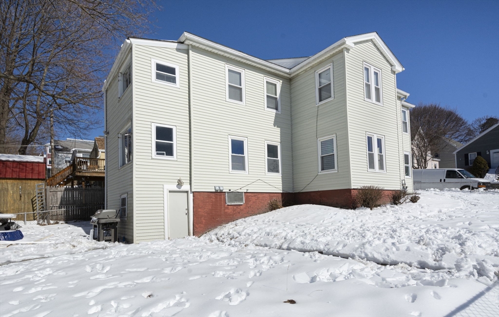 21 Orient St Property Photo 4