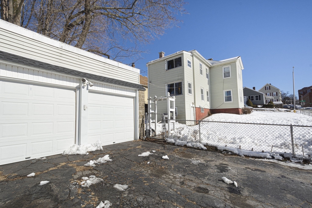 21 Orient St Property Photo 5