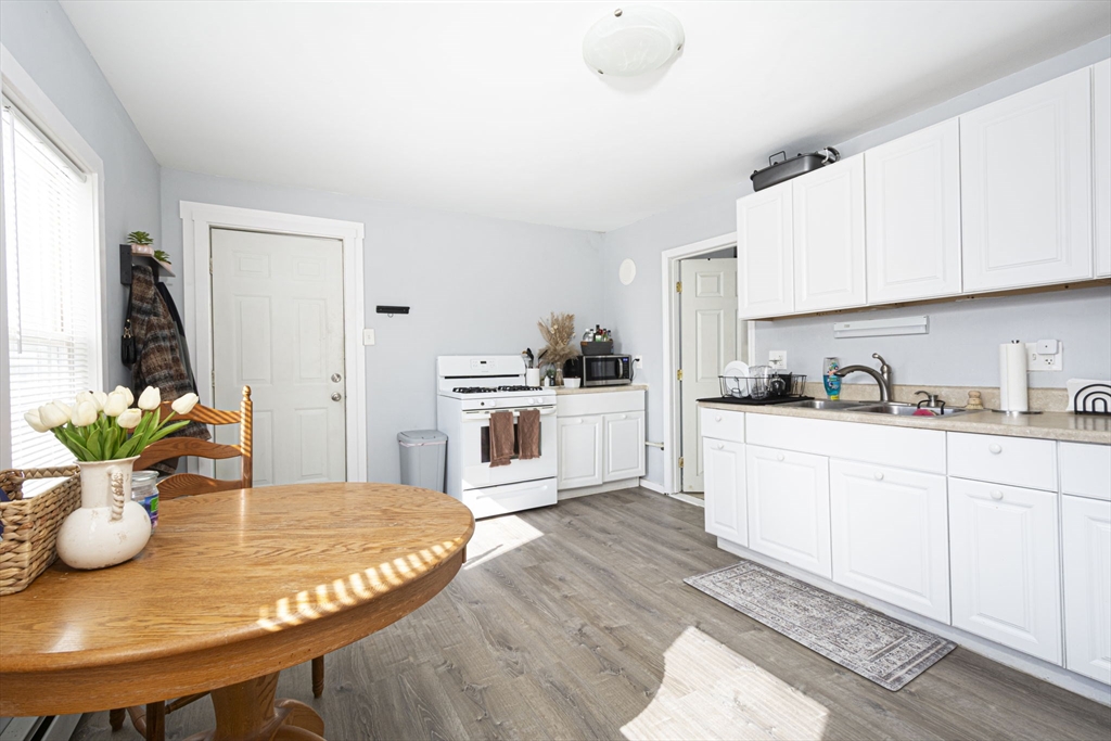 21 Orient St Property Photo 8