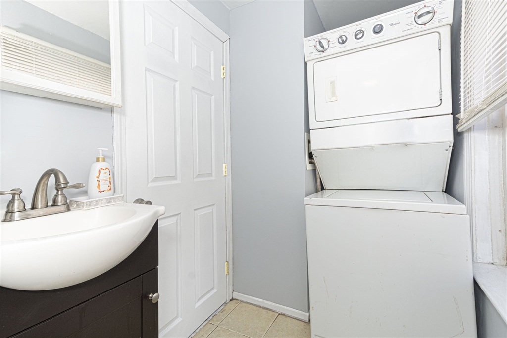 21 Orient St Property Photo 23