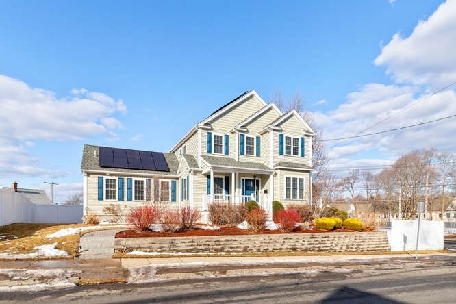 38 Pleasant Street Property Photo