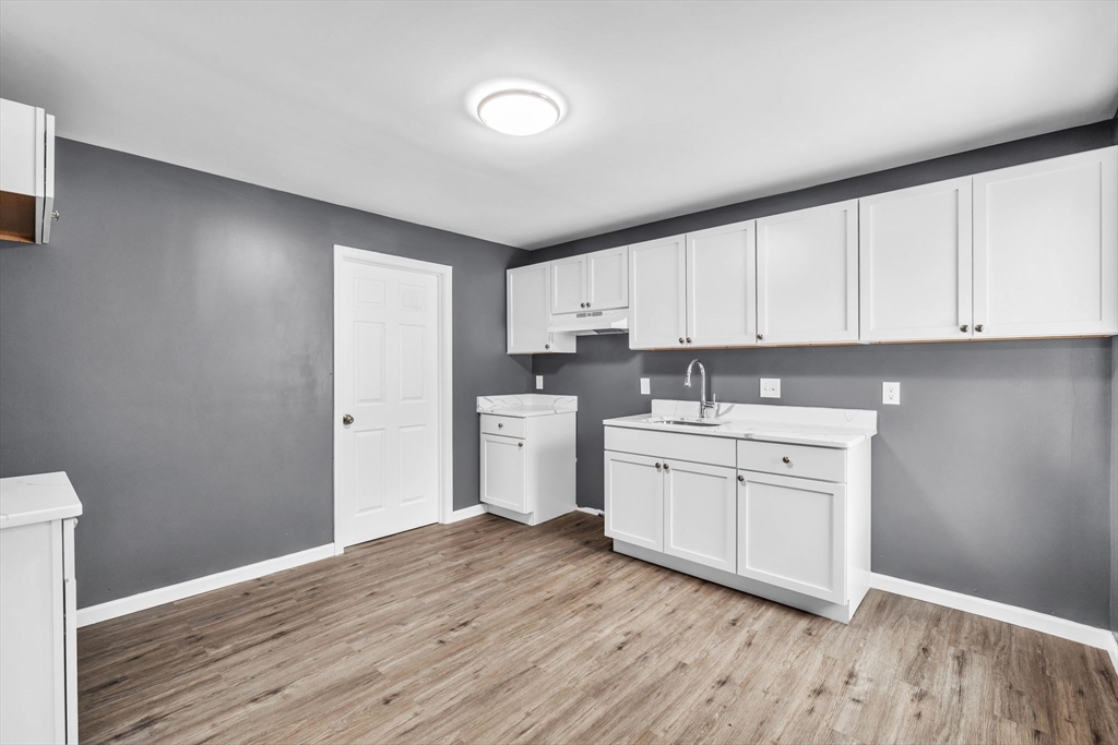 231 Hope St Property Photo 8