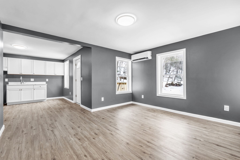 231 Hope St Property Photo 10