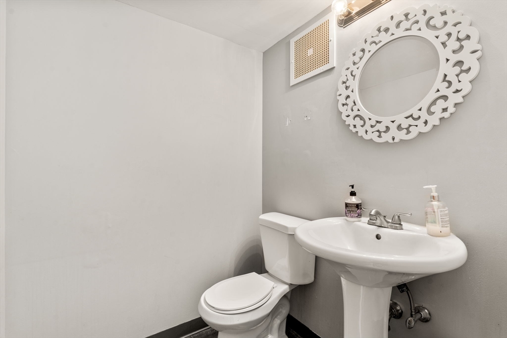 285 Belmont # 285 Property Photo 18