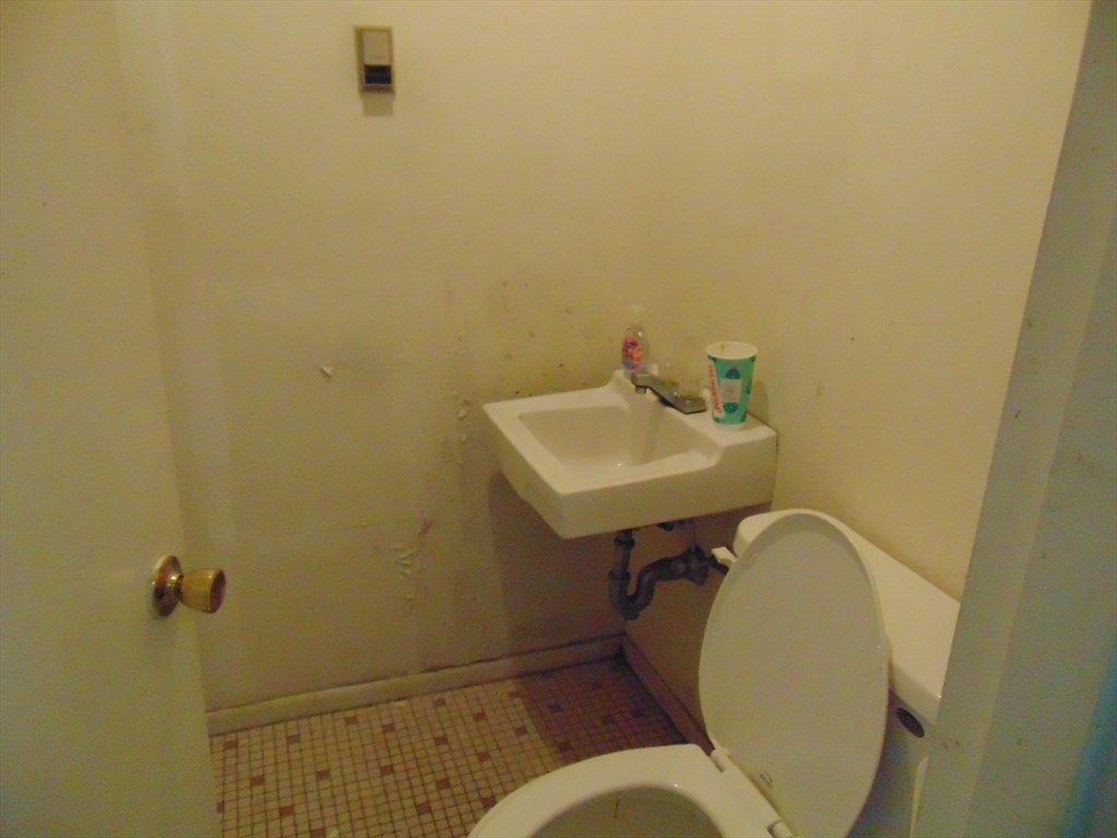 490 W Main St # 2 Property Photo 4
