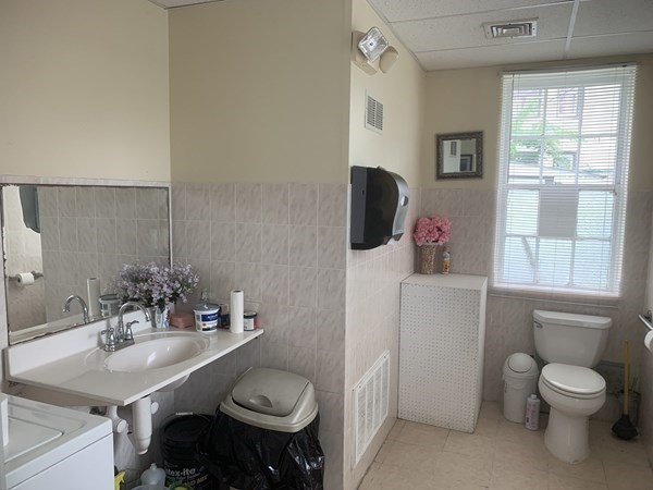 271 Belmont Ave Property Photo 6