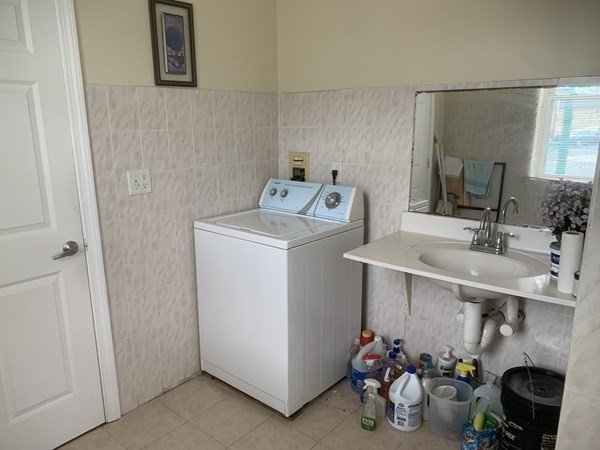271 Belmont Ave Property Photo 8