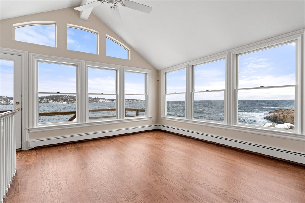 52 Bearskin Neck Property Photo