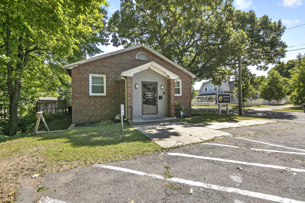 1060 Worcester St Property Photo 2