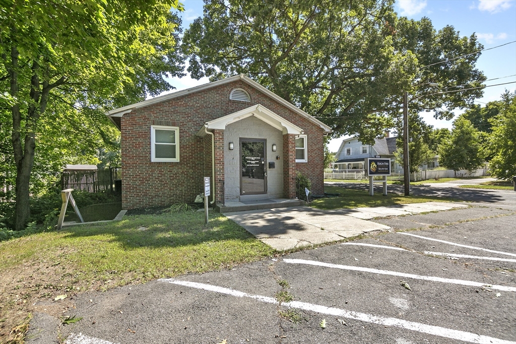 1060 Worcester St Property Photo 16