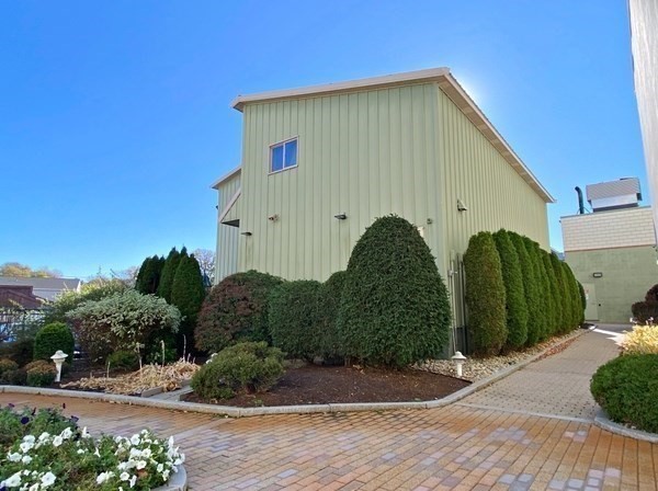 35 R Spencer St Property Photo 11