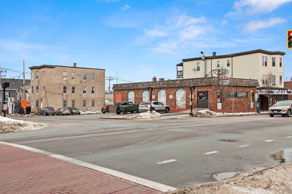 268-272 Rantoul St Property Photo 4