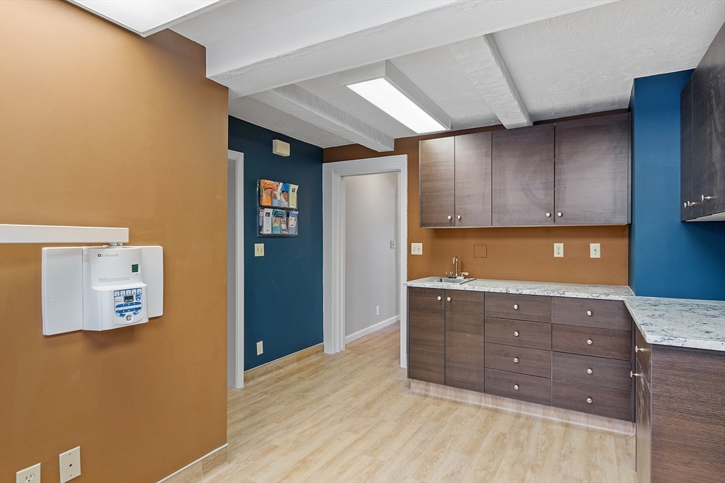 48 Pleasant St Property Photo 3