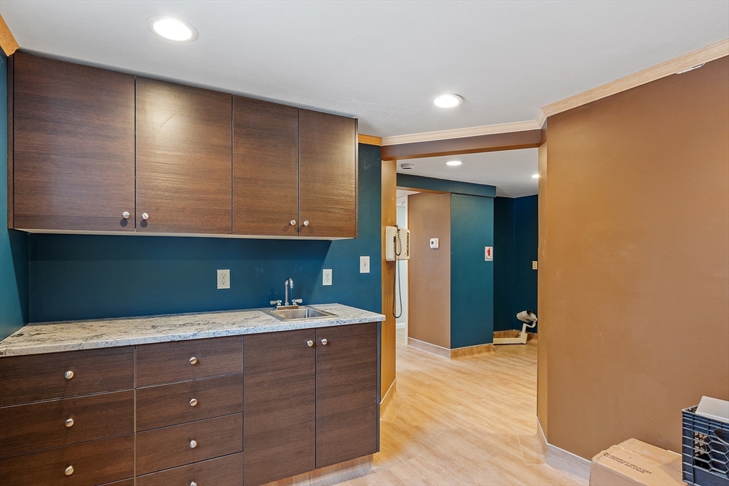 48 Pleasant St Property Photo 8
